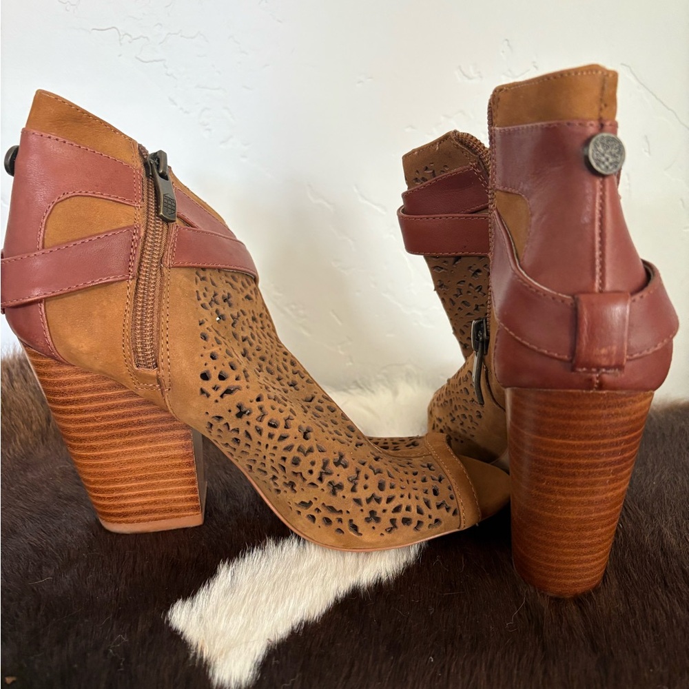 Vince Camuto Stylish Brown and Tan Women's Heeled Sandals